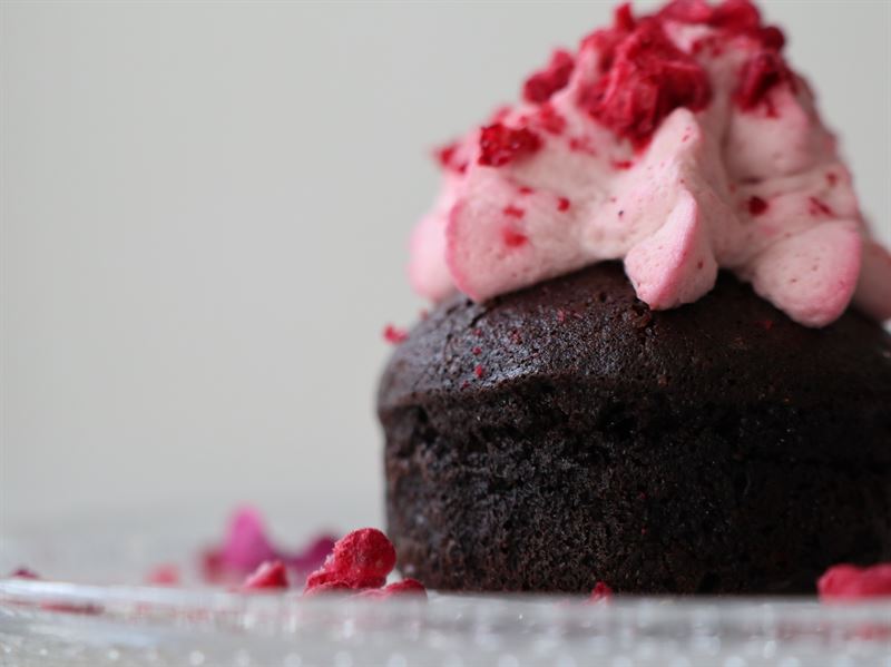 En brownie som vill mer än att smaka gott: nu möts järnbrist, matsvinn och choklad i ett forskningsprojekt om framtidens mat. Foto: Axfoundation
